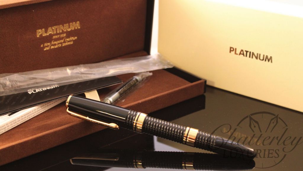 Platinum Black Ribbed Fountain Pen (2)