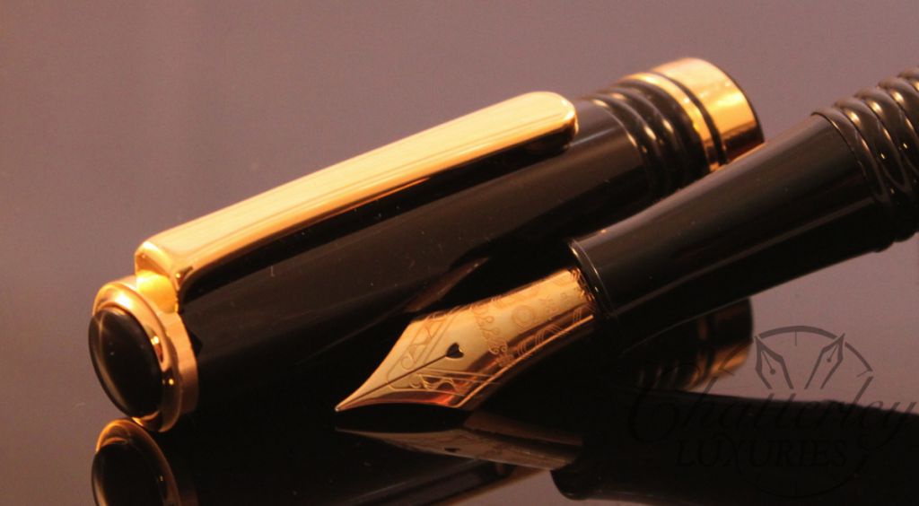 Platinum Black Ribbed Fountain Pen (1)