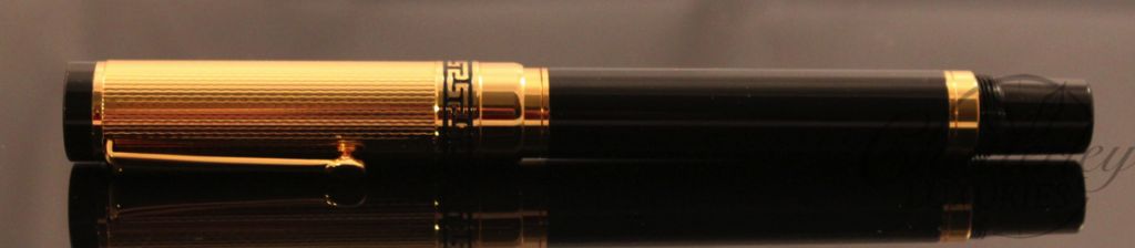 Danitrio Fountain Pen Black with Gold Colored Cap