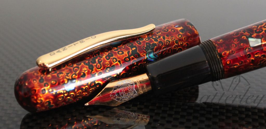 Danitrio Haruranman (Flowers in Full Bloom) Densho Fountain Pen