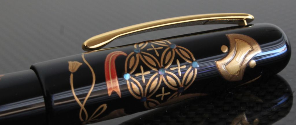 Danitrio Maki-e Fountain Pen Takara-zukushi (Symbols of treasures) on Densho