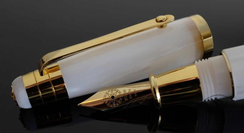 Signum Nova White and Gold Fountain Pen 18KT Gold Nib