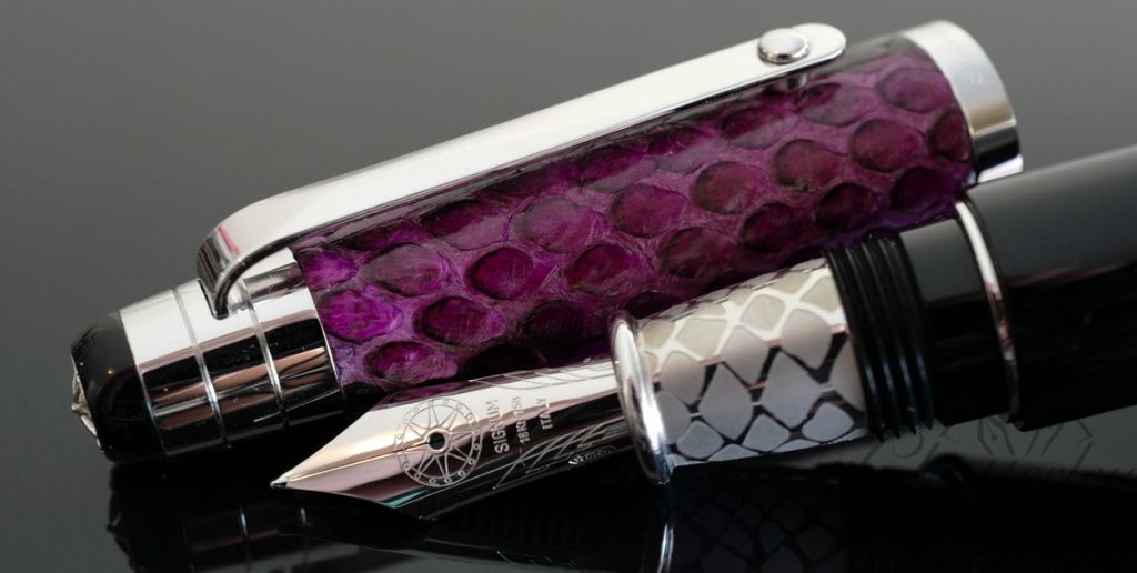 Signum Nova Purple Python Fountain Pen 18KT Gold Nib