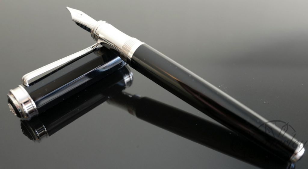 Signum Carina Black Fountain Pen 18KT Gold Nib