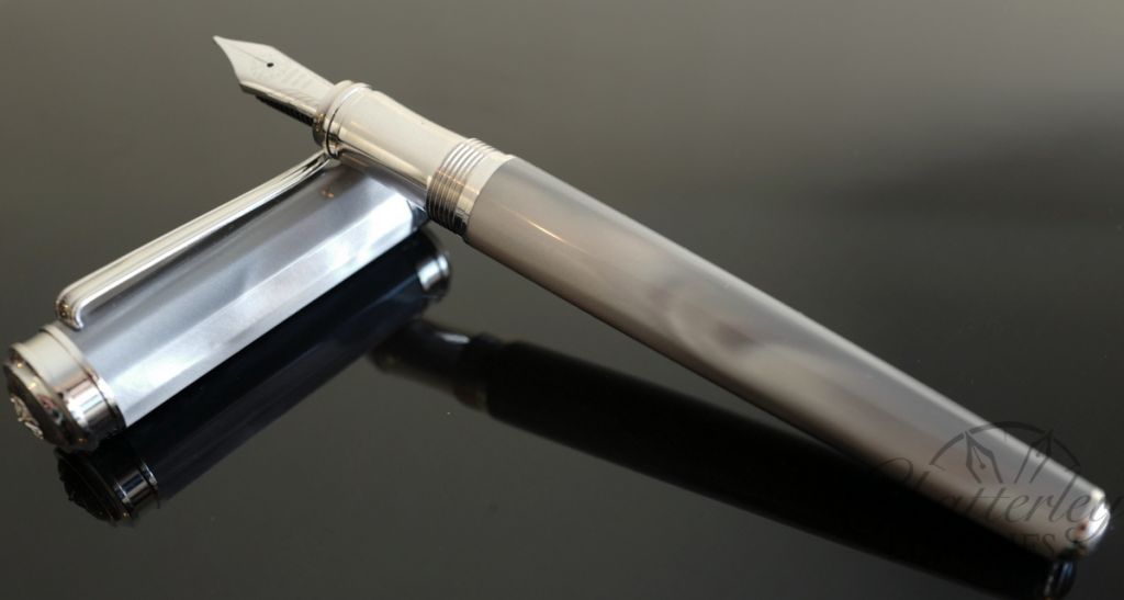 Signum Carina Grey Mist Fountain Pen 18KT Gold Nib
