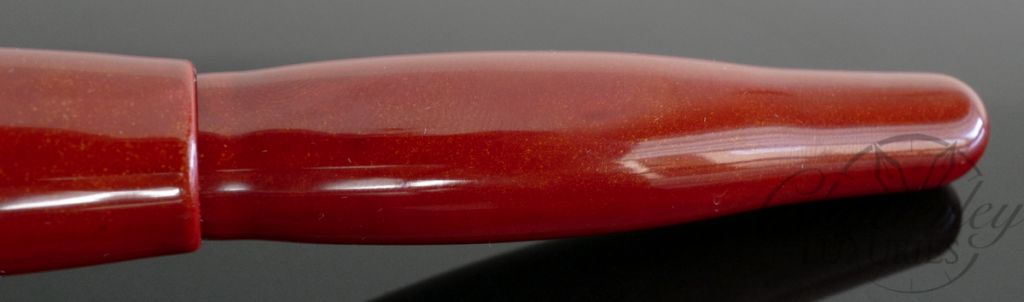 Danitrio Byakudan-nuri Red Hyotan Fountain Pen