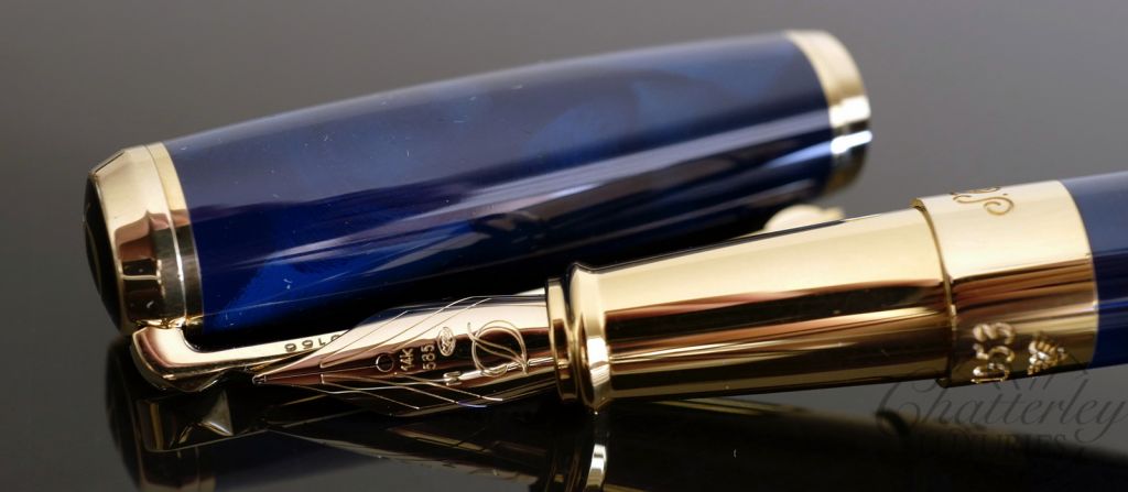 ST Dupont Atelier Navy Blue Lacquer Fountain Pen - Yellow Gold