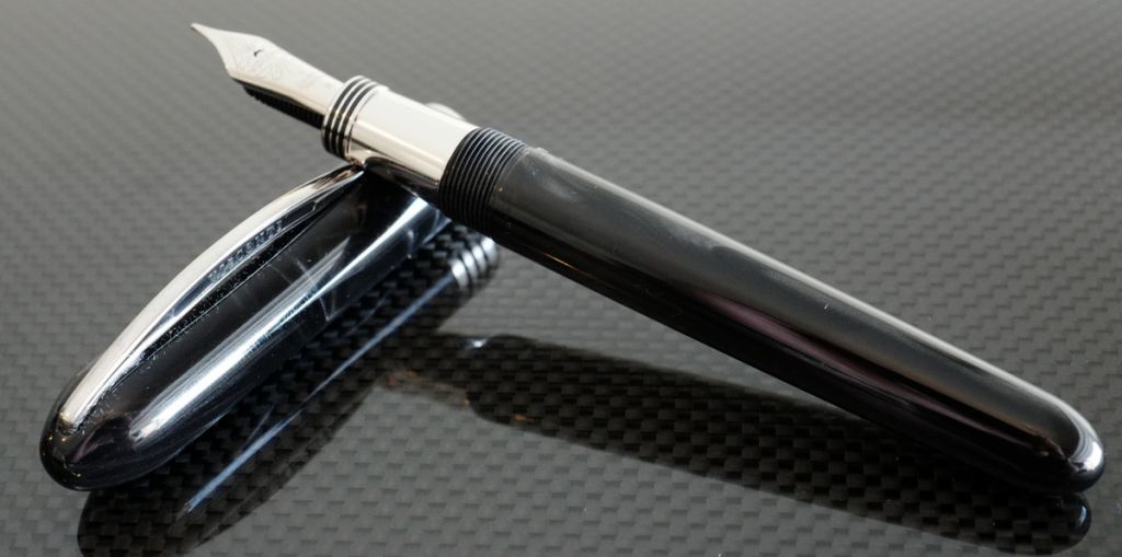 Visconti Saturno Collection Van Gogh Old Style Limited Edition Black Rhea Fountain Pen