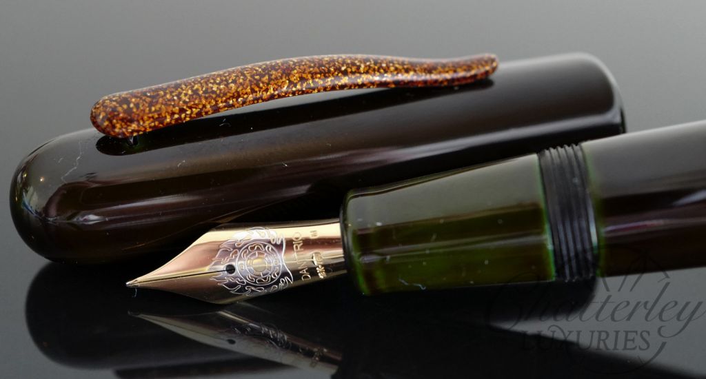 Danitrio Byakudan-nuri Green on Densho Fountain Pen with Painted Clip