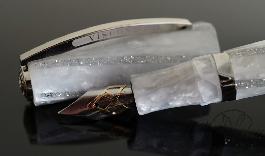 Visconti Divina White Fashion Fountain Pen