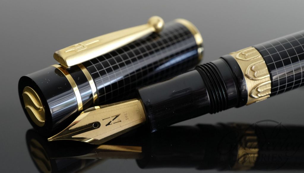 Nettuno 1911 Petra Squares Fountain Pen