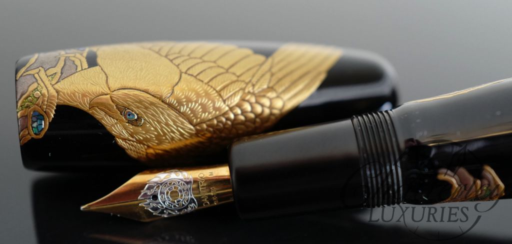 Danitrio Maki-e Taka (Falcon) on Hyotan Fountain Pen