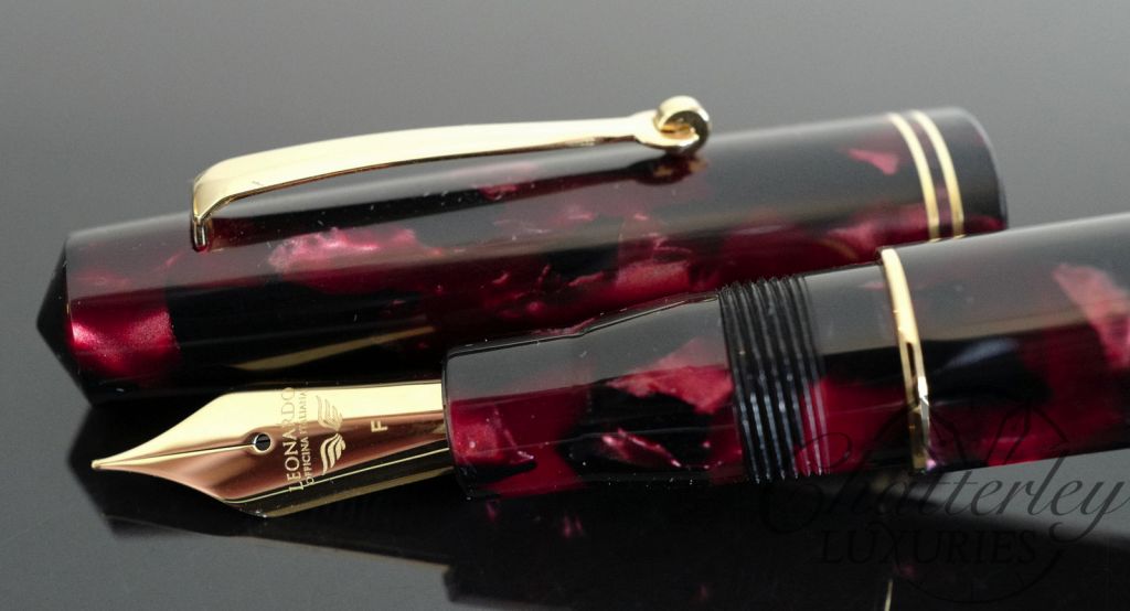 Leonardo MomentoZero Red Fire Fountain Pen - Gold trim