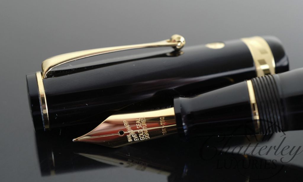 Wahl Eversharp Signature Classic Collection Black Fountain Pen with Gold Trim