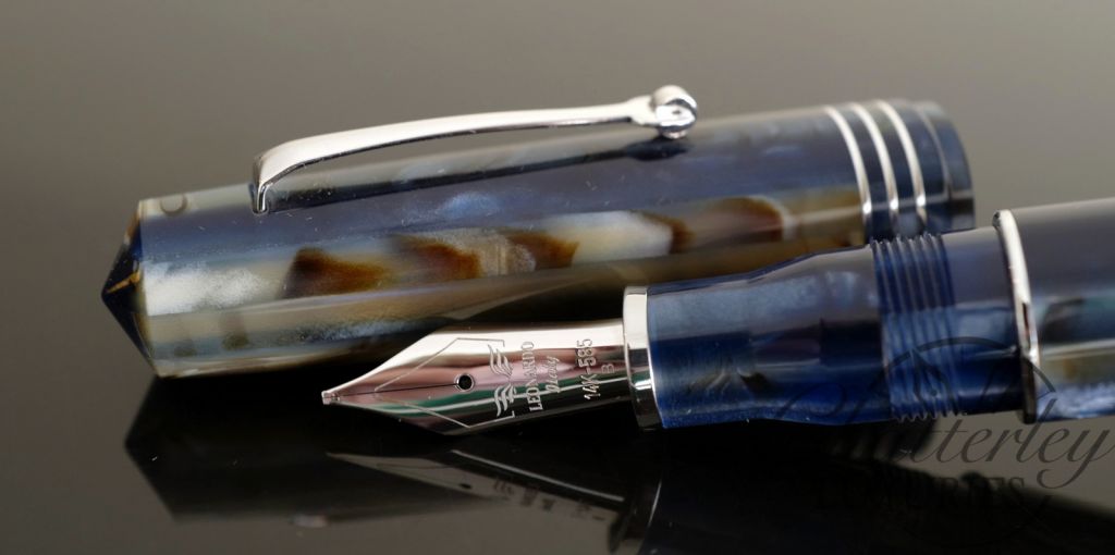 Leonardo Momento Zero Grande Dark Hawaii fountain pen