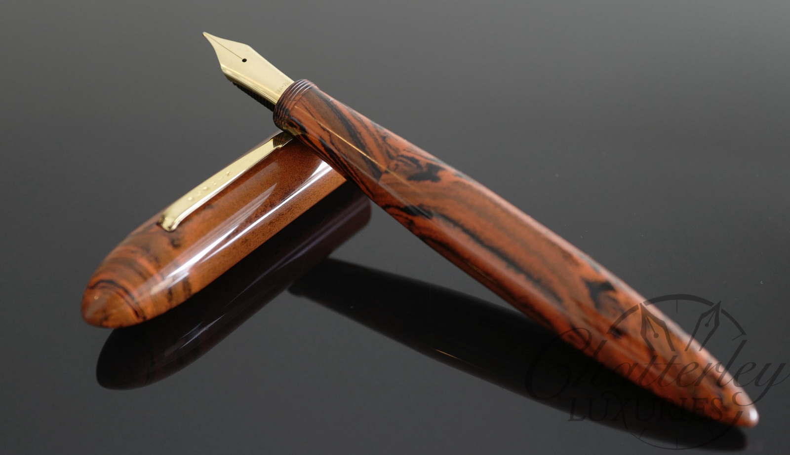 Oldwin Oversized Marbled Ebonite Fountain Pen - Image 4