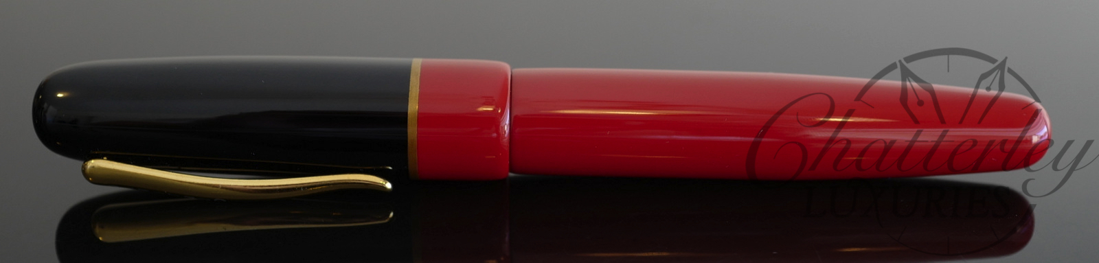 Danitrio Maki-e Red and Black by Kogaku on Takumi Fountain Pen - Image 2