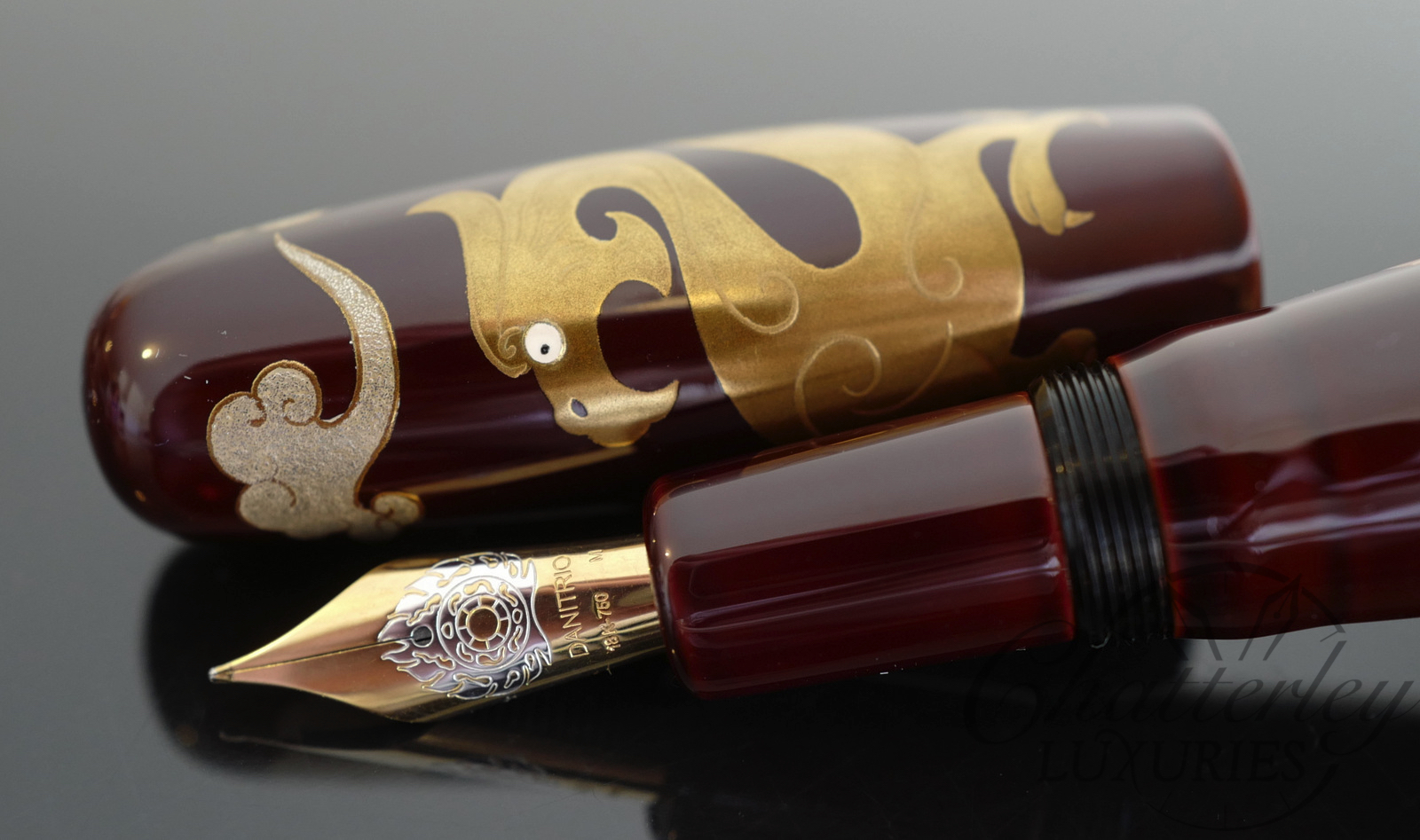 Danitrio Maki-e Ancient Dragon with Flowers by Kogaku on Hyotan Fountain Pen