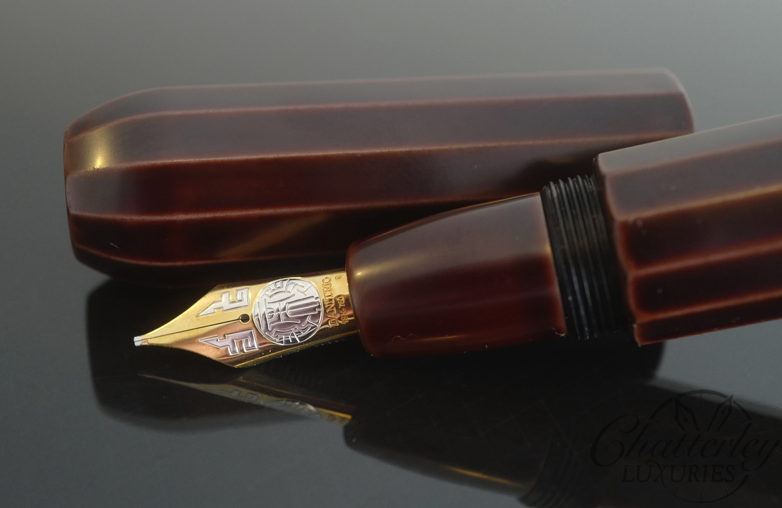 Danitrio Urushi Irokeshi-dame in KI (Yellow) on Faceted Yokozuna Fountain Pen