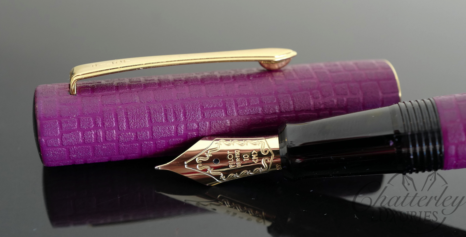 Pilot Urushi Ishime "Kawari-nuri" Burgundy Fountain Pen