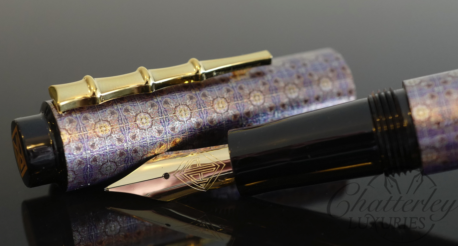 AP Limited Editions "The Apprentice" Sakura Lacquer Art The Mosaics Fountain Pen (Purple)