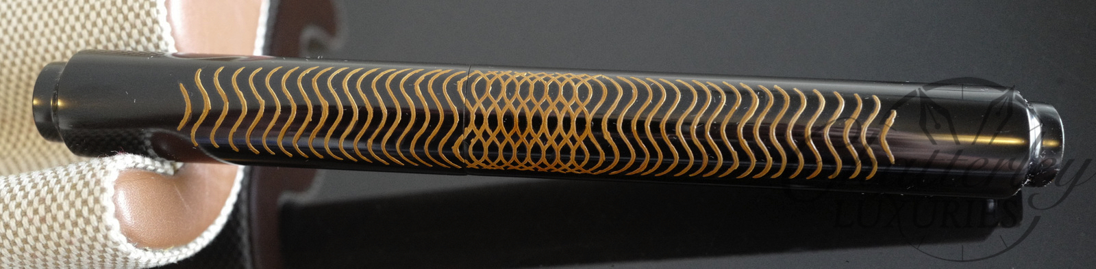 AP Limited Editions Unique Maki-e Uchino San Fountain Pen with #8 nib - Image 2