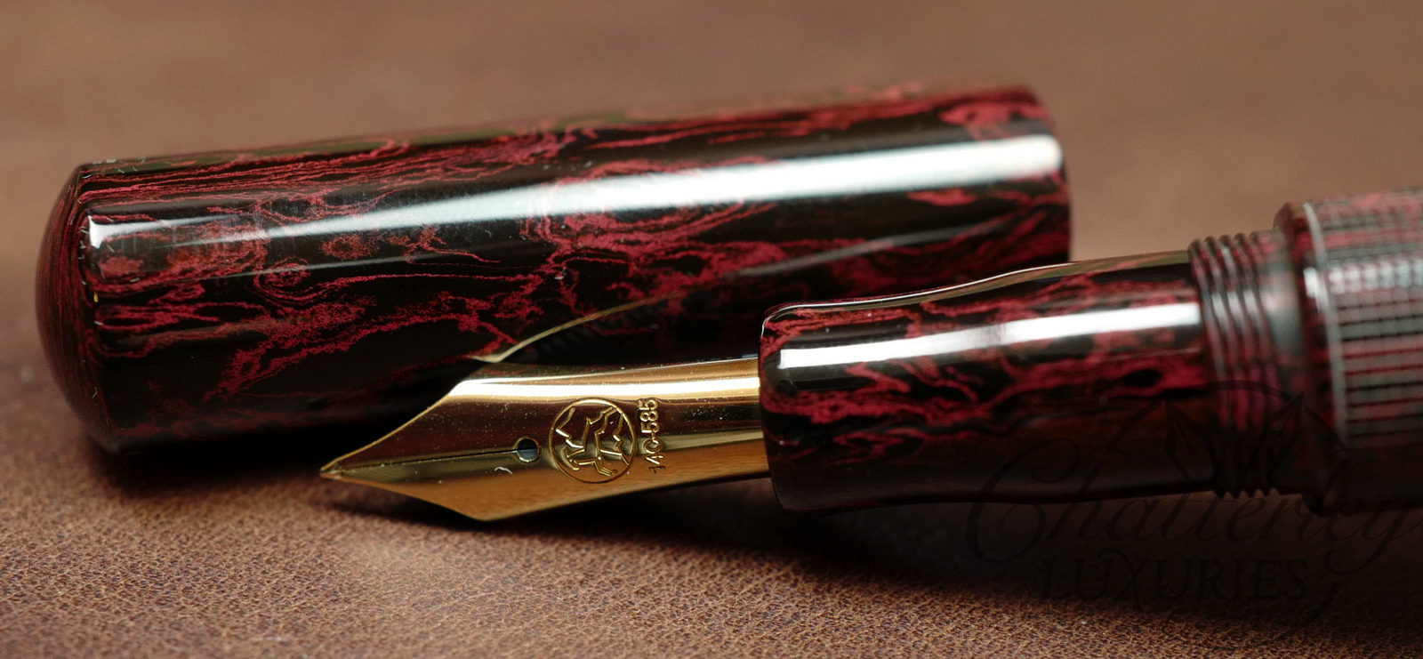 Eboya Kyouka Medium Tanshin Red Fountain Pen