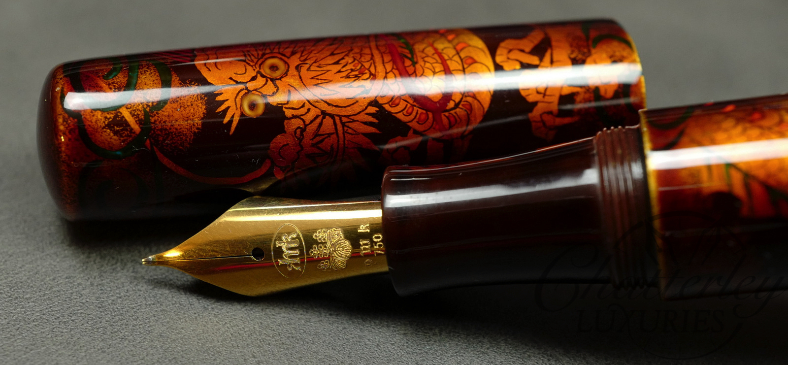 Kogaku-San Byakudan-nuri with design of Dragon Fountain Pen (Eyedropper)
