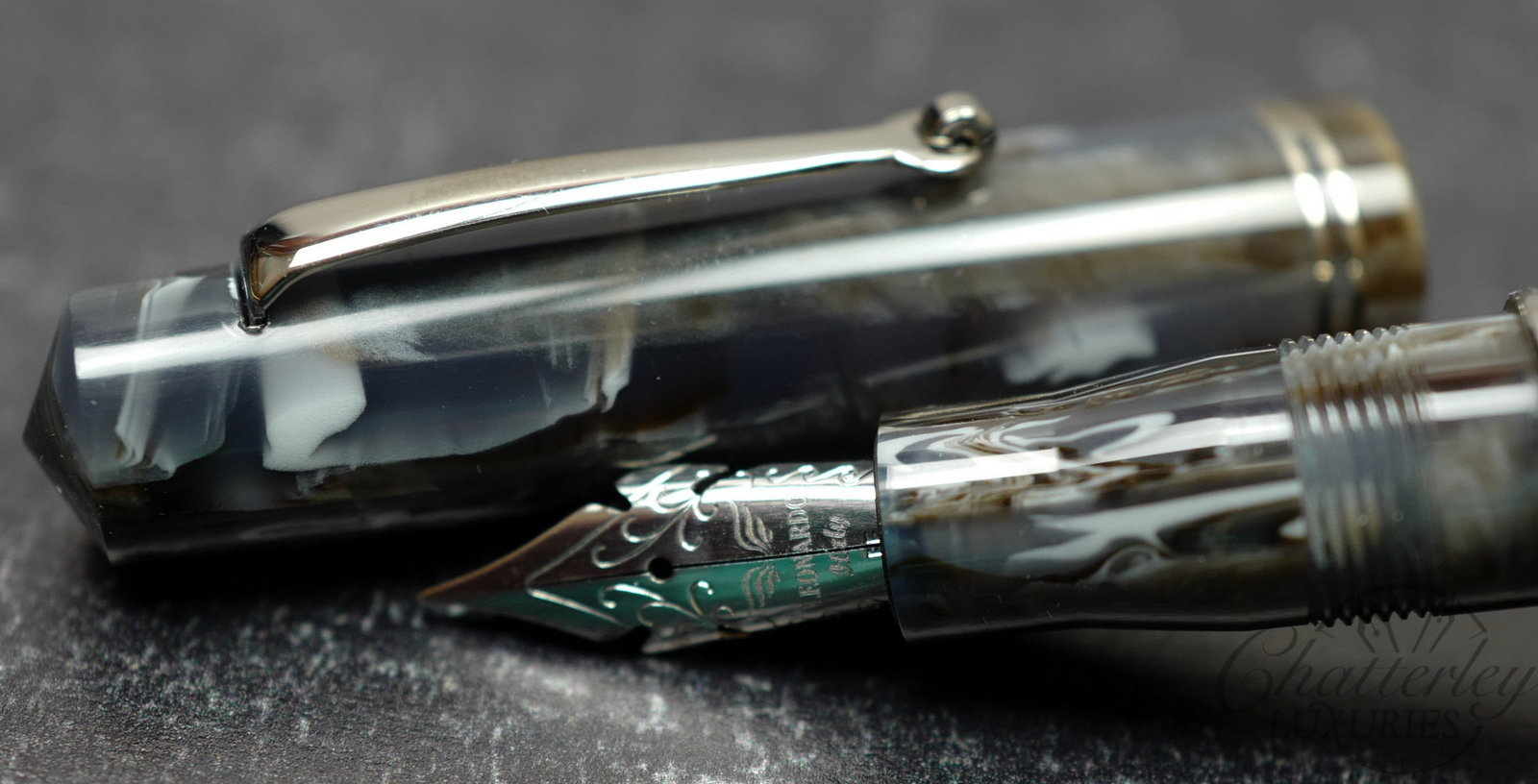 Leonardo Officina Italiana Momento Zero Horn Resin Fountain Pen