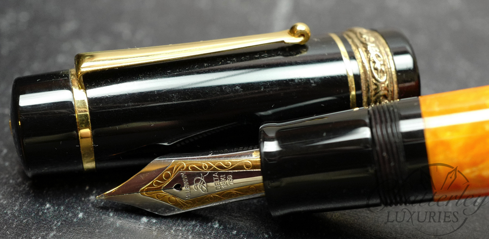 Original Classic Delta Dolce Vita Oversize Fountain Pen with Gold Vermeil Trim