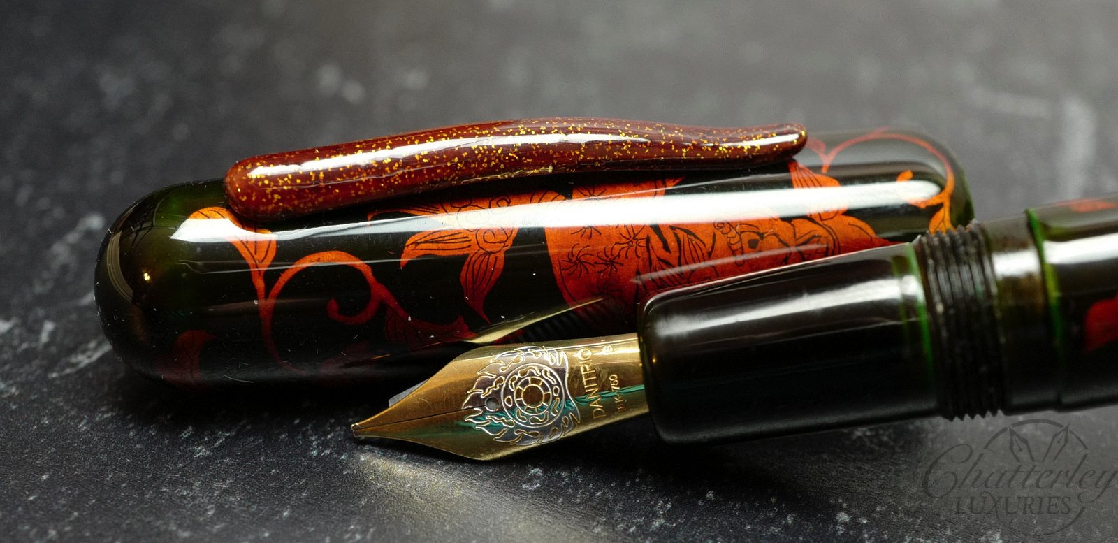 Danitrio Urushi Green Byakudan-nuri Fountain Pen Haku-e Legendary Lion on Takumi with painted clip by Masanori