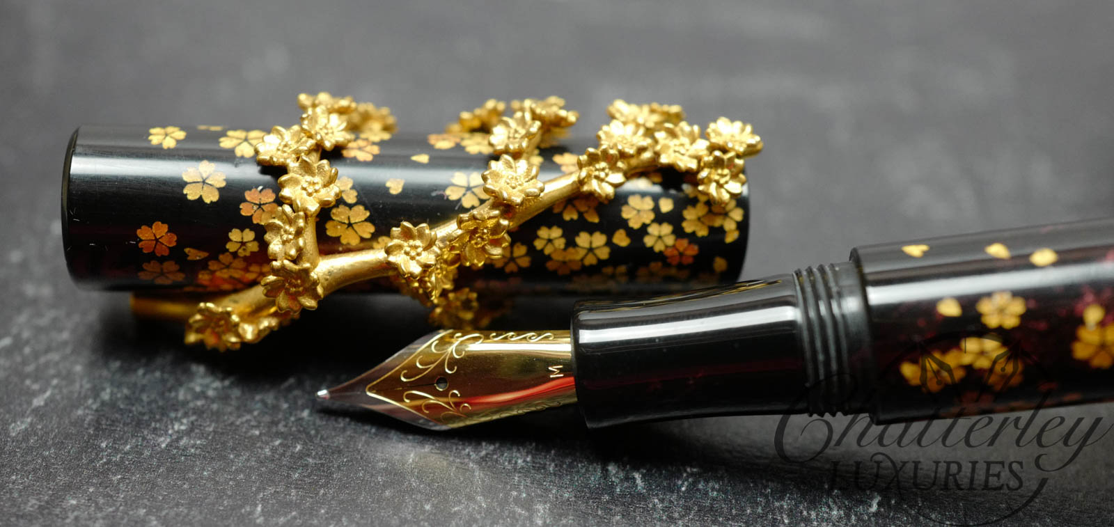 18111 Gold Sakura Fountain Pen with Sakura Branch Roll-Stopper