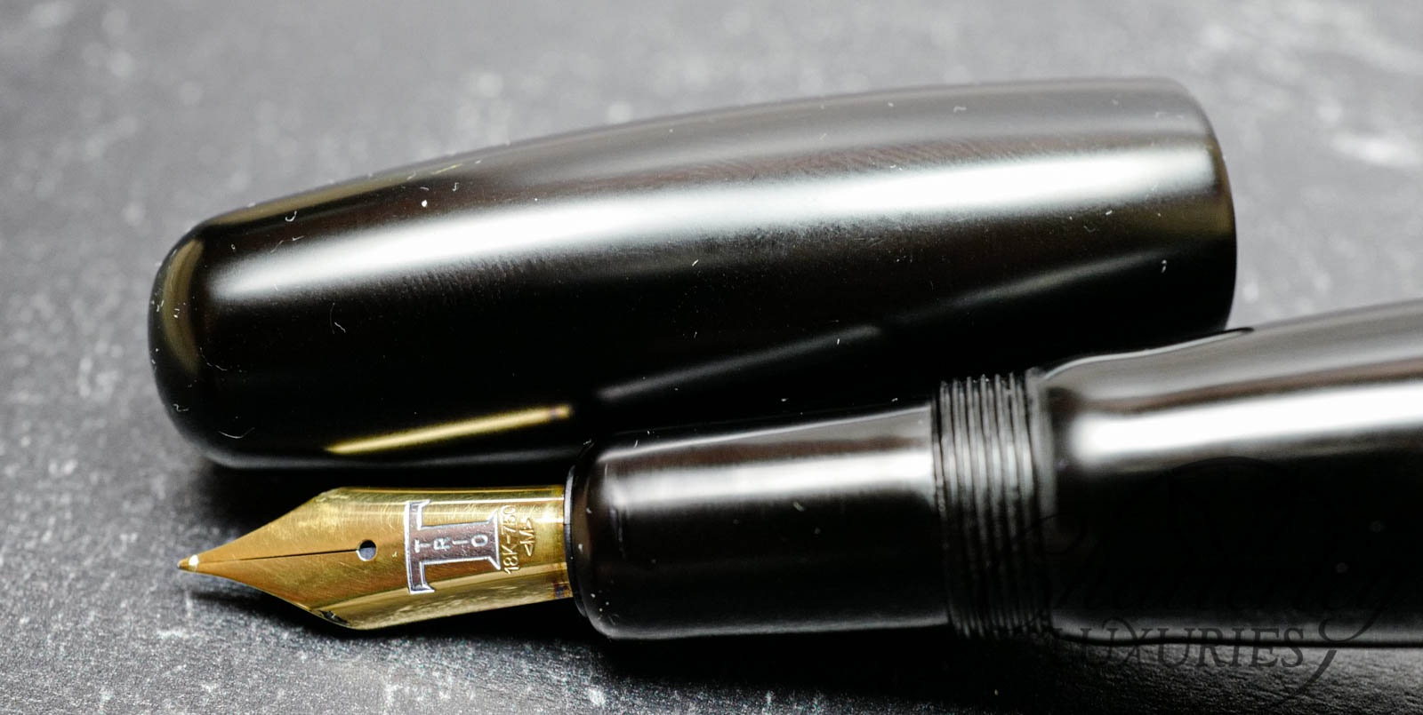 Danitrio Urushi Kuro-Keshi (Black) on Hyotan Fountain Pen
