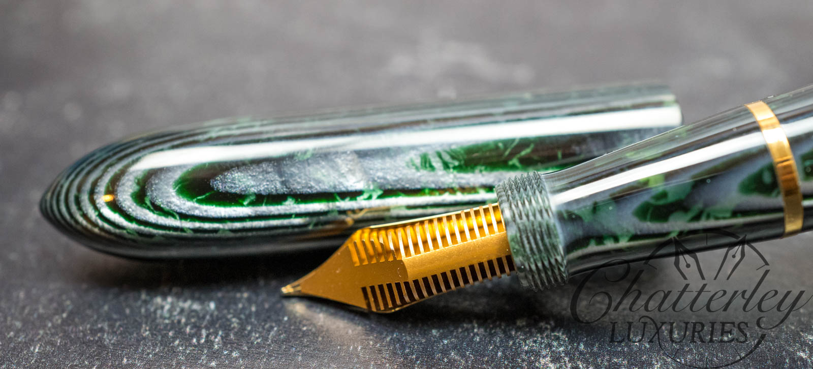 Oldwin Torpedo Green Arco Celluloid Fountain Pen with Gold trim - Image 3