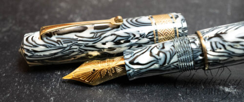 Leonardo Officina Italiana Momento Zero Grande Celluloid Black White Fountain Pen