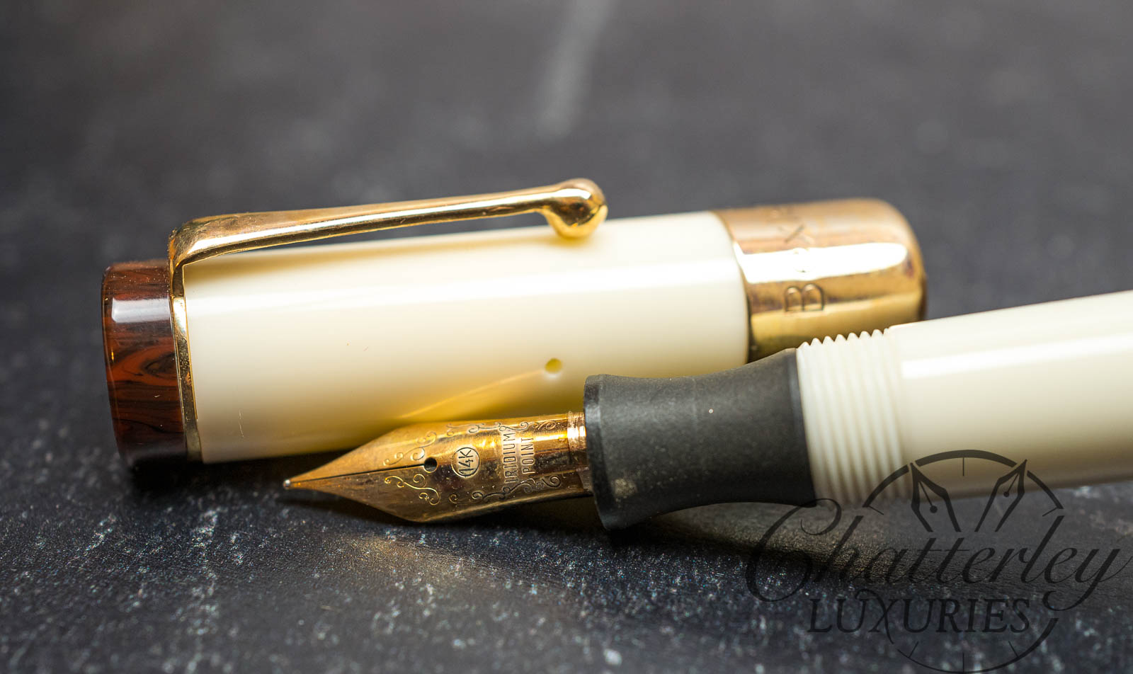 Bexley Deluxe Limited Edition White with 10k Trim Fountain Pen