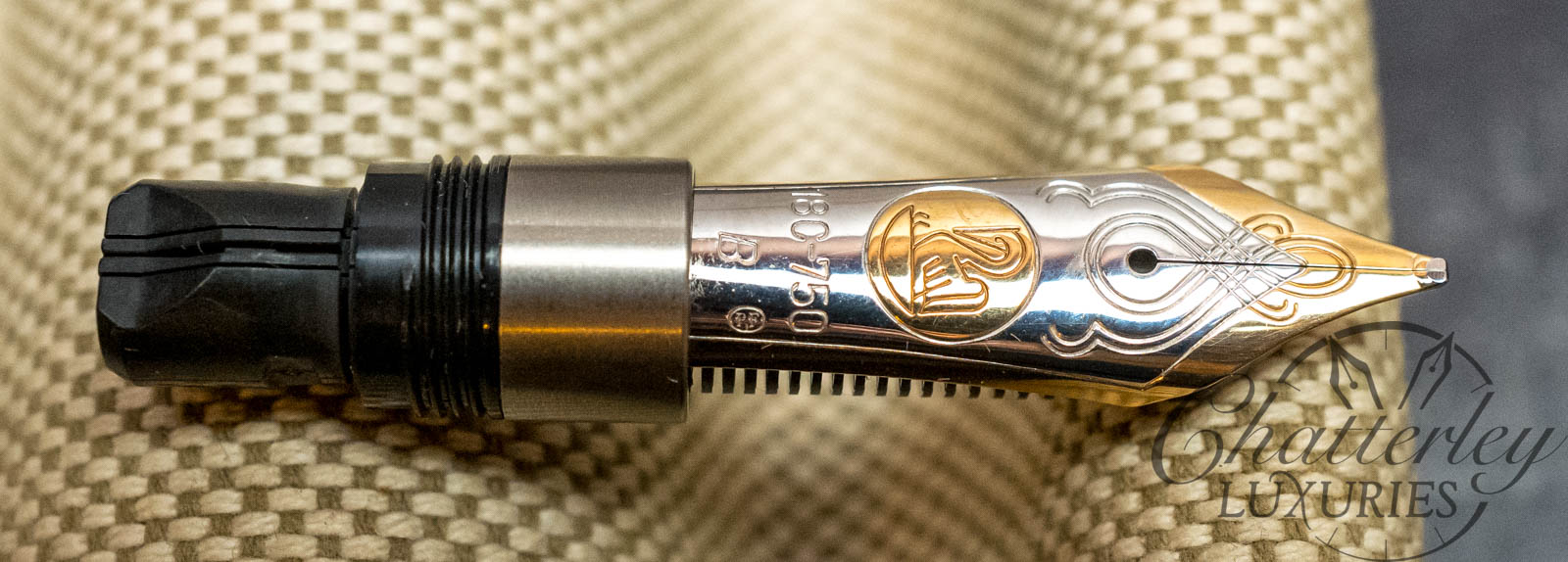 Rare Pelikan M1000 Series 18kt Broad "PF" nib
