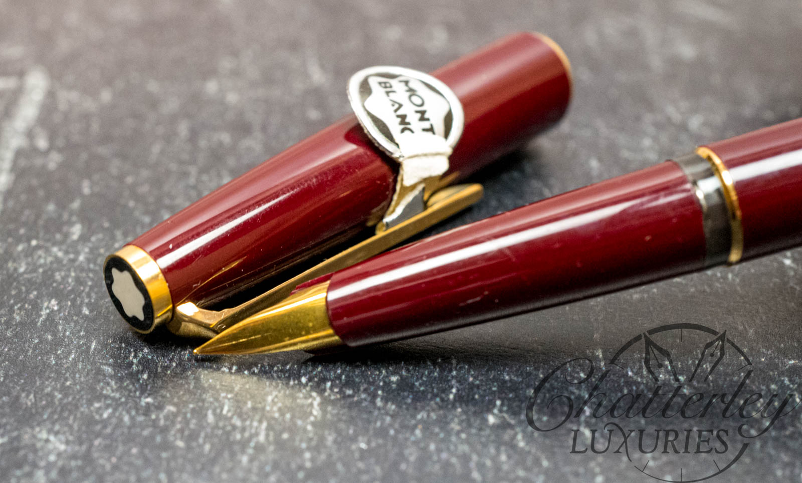 Montblanc 220 Classic Burgundy Fountain Pen