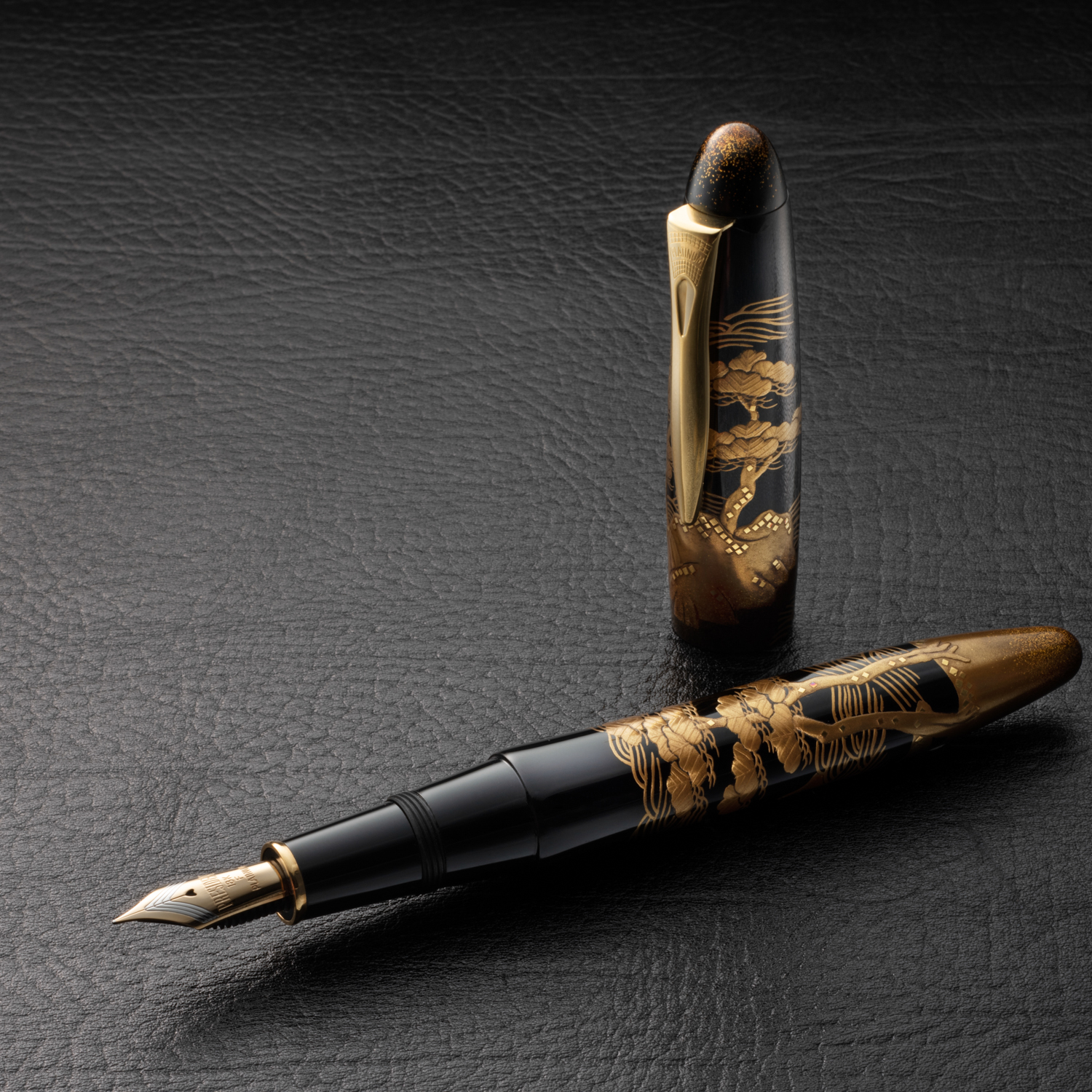 Platinum Izumo Hon-urushi Hir Maki-e Hama no Matsu Fountain Pen