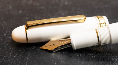 Platinum 3776 Century Chenoceau White Fountain Pen