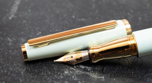 Otto Hutt Design 06 Shine Pistachio 18kt nib Fountain Pen