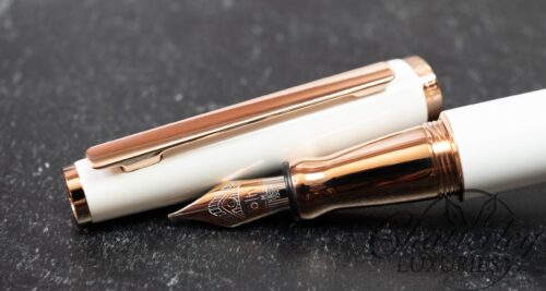 Otto Hutt Design 06 Shine White 18kt nib Fountain Pen