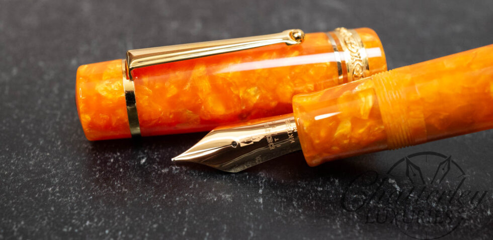 Delta DV Original Oversized Oro Fountain Pen