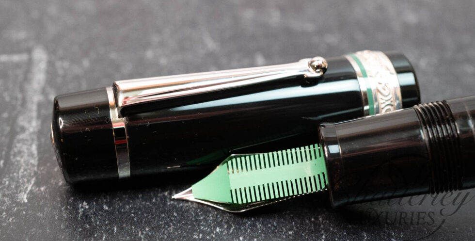Flash Sale-Delta Dolce Vita Oversized Magnifica Fountain Pen - Green