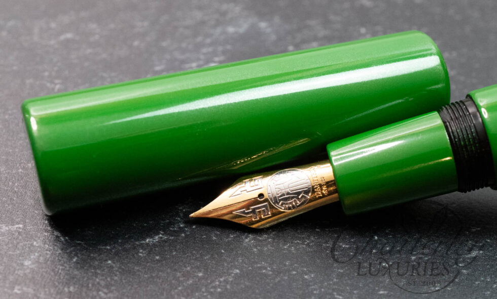 Danitrio Roiro-migaki Grass Green on Genkai Fountain Pen