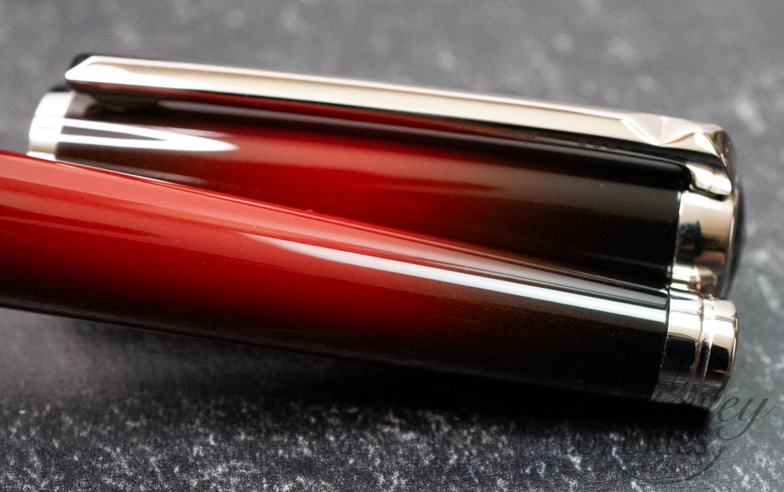 ST Dupont Atelier Line D Mid-Sized Sunburst Fountain Pen Collection - Image 10