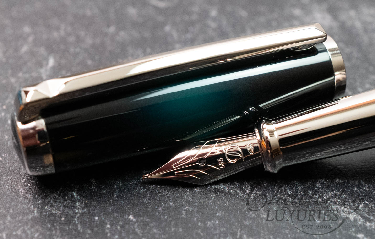 ST Dupont Atelier Line D Mid-Sized Sunburst Fountain Pen Collection - Image 4