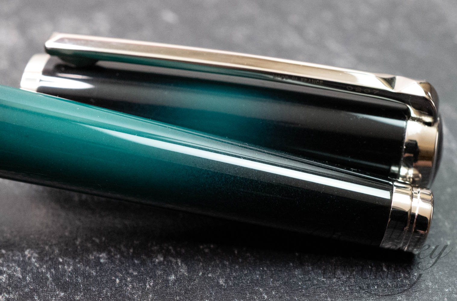 ST Dupont Atelier Line D Mid-Sized Sunburst Fountain Pen Collection - Image 13
