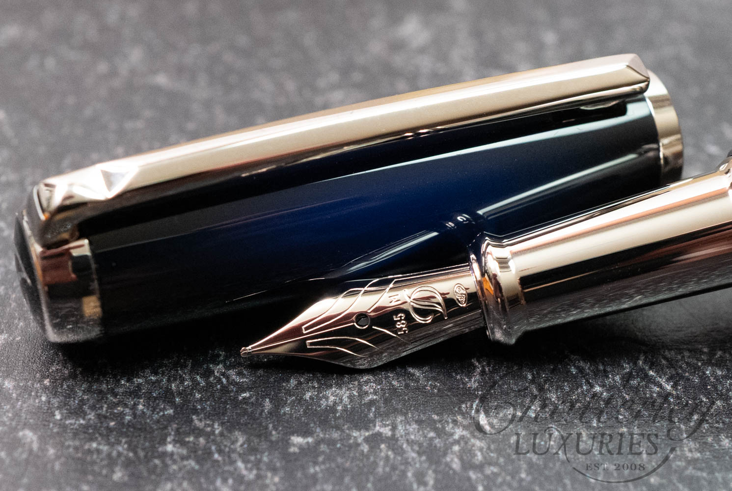 ST Dupont Atelier Line D Mid-Sized Sunburst Fountain Pen Collection - Image 5