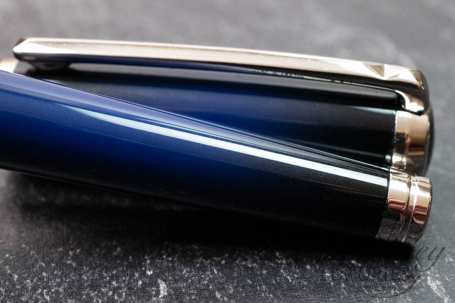 ST Dupont Atelier Line D Mid-Sized Sunburst Fountain Pen Collection - Image 16